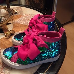 Girls shoes